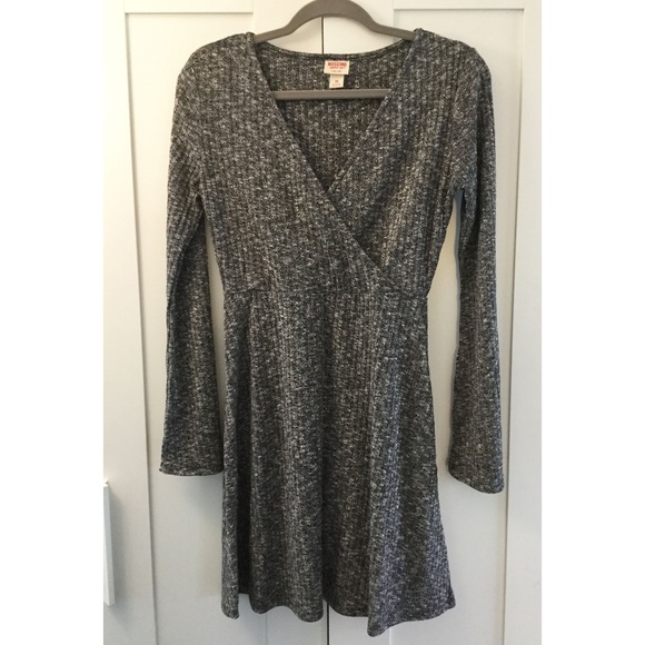 NEW Mossimo Bell Sleeve Wrap Knit Dress - Picture 2 of 4